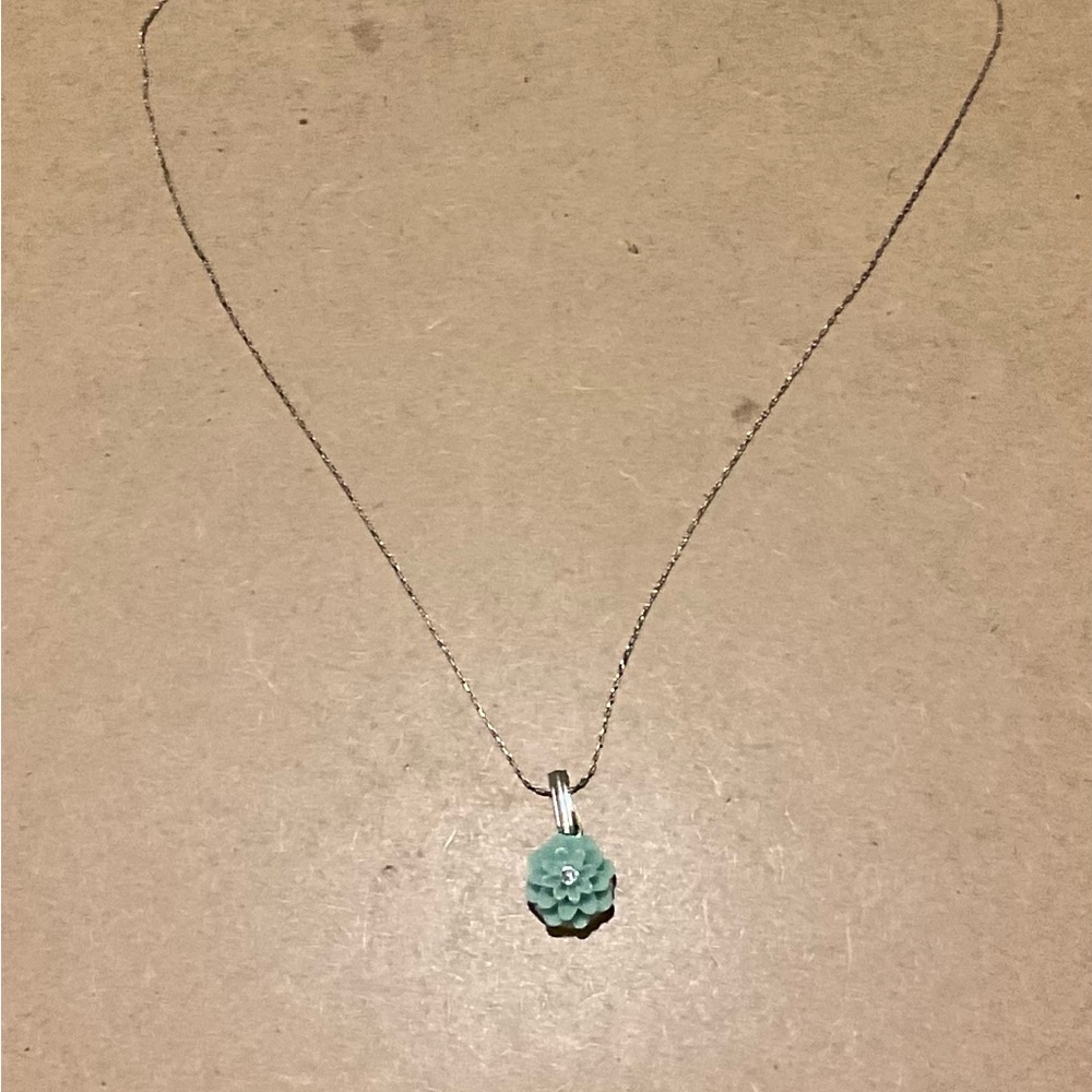 Elegant Silver Necklace with Green Pendant